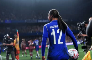 EA FC 27 match gameplay showing defensive positioning, fullbacks, and midfield pressure during a competitive Ultimate Team match.